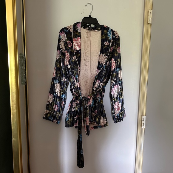 Victoria Secret Robe - Picture 2 of 3